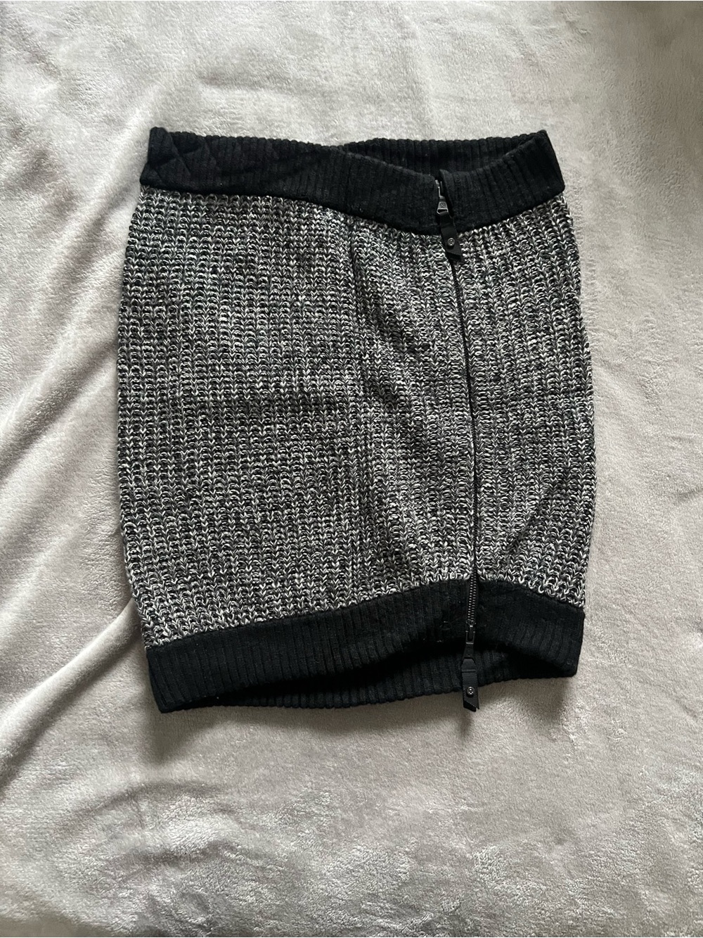 lululemon athletica Black and Gray Knit Zip-Front Scarf